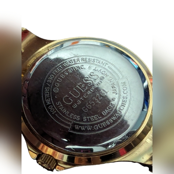 GUESS 100M WATERPRO WOMENS WATCH gold TONE RUNNING NEW BATTERY - Picture 12 of 12